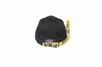 Бейсболка с желтой лентой фото