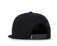 Кепка с коноплей фото