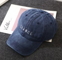 Кепка с легкой потертостью и надписью Chance фото