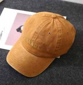 Кепка с легкой потертостью и надписью Chance фото