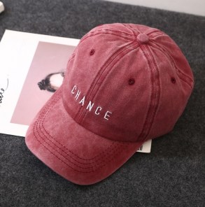 Кепка с легкой потертостью и надписью Chance фото