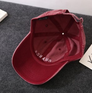 Кепка с легкой потертостью и надписью Chance фото