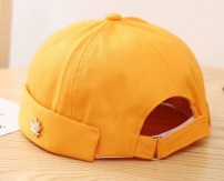 Кепка без козырька с коноплей фото