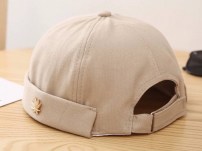 Кепка без козырька с коноплей фото