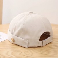 Кепка без козырька с коноплей фото