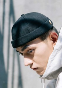 Кепка без козырька с коноплей фото