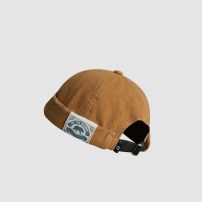 Крутая кепка без козырька с большой лейбой фото