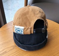 Крутая кепка без козырька с большой лейбой фото