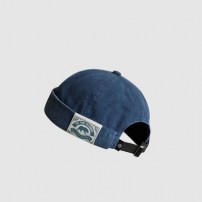 Крутая кепка без козырька с большой лейбой фото