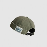 Крутая кепка без козырька с большой лейбой фото