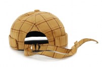 Модная кепка без козырька в клетку фото