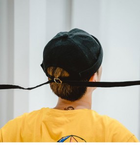 Модная кепка без козырька в клетку фото