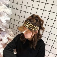 Козырек с леопардовым принтом фото