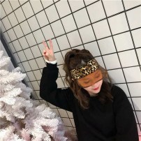 Козырек с леопардовым принтом фото