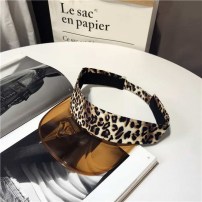 Козырек с леопардовым принтом фото