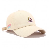 Женская кепка с маленьким единорогом фото