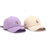 Женская кепка с маленьким единорогом фото