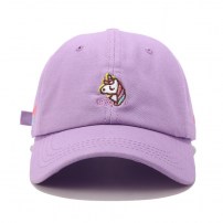 Женская кепка с маленьким единорогом фото