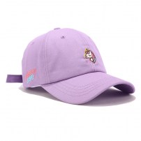 Женская кепка с маленьким единорогом фото