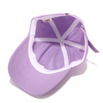 Женская кепка с маленьким единорогом фото