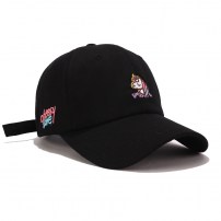 Женская кепка с маленьким единорогом фото