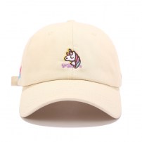 Женская кепка с маленьким единорогом фото