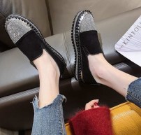 Женские слипоны с блестящим носком фото