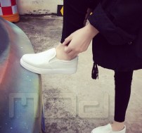 Женские слипоны на низкой белой подошве фото