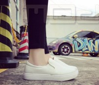 Женские слипоны на низкой белой подошве фото