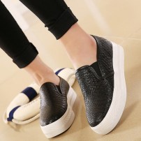 Женские слипоны под змеиную кожу - блестящие фото