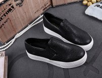 Женские слипоны под змеиную кожу - блестящие фото