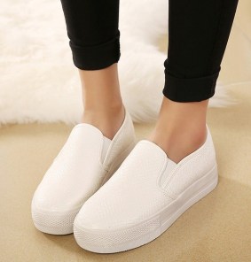 Женские слипоны под змеиную кожу - блестящие фото