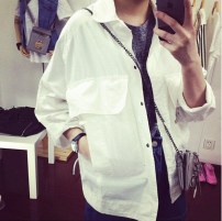 Женская куртка с большими карманами фото