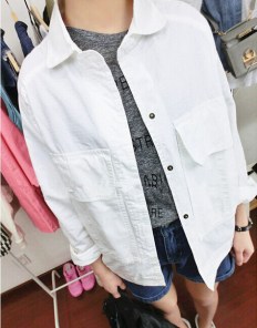 Женская куртка с большими карманами фото