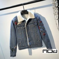 Джинсовая куртка на меховой подкладке