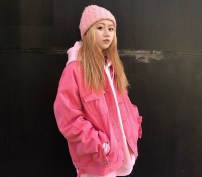 Розовая джинсовая куртка для девочек фото