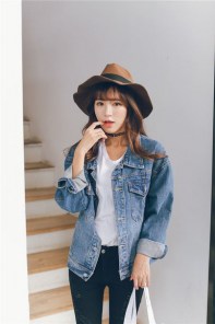 Легкая женская куртка из денима