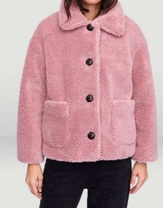 Женская плюшевая короткая куртка на пуговицах фото
