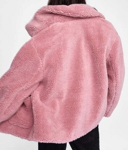 Женская плюшевая короткая куртка на пуговицах фото