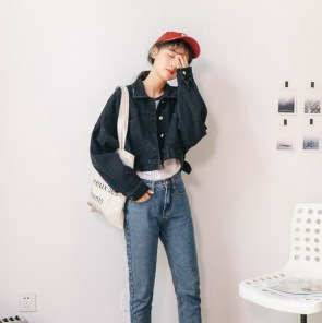 Короткая джинсовая куртка оверсайз с шелковой лентой на спине фото