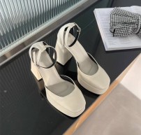 Модные женские туфли - босоножки Мэри Джейн на высоком грубом каблуке фото