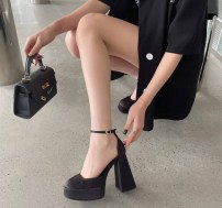 Модные женские туфли - босоножки Мэри Джейн на высоком грубом каблуке фото