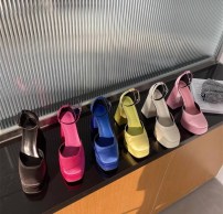 Модные женские туфли - босоножки Мэри Джейн на высоком грубом каблуке фото