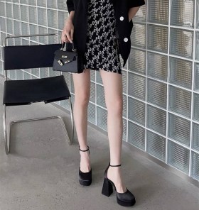 Модные женские туфли - босоножки Мэри Джейн на высоком грубом каблуке фото