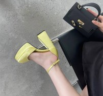 Модные женские туфли - босоножки Мэри Джейн на высоком грубом каблуке фото