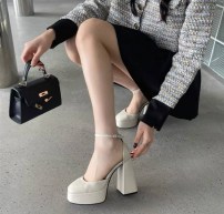 Модные женские туфли - босоножки Мэри Джейн на высоком грубом каблуке фото