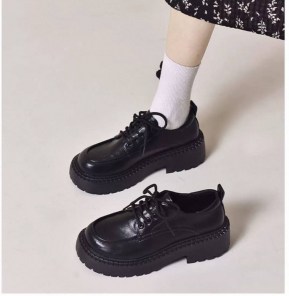 Лоферы женские на платформе черные мат и лак фото