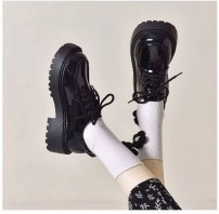 Лоферы женские на платформе черные мат и лак фото