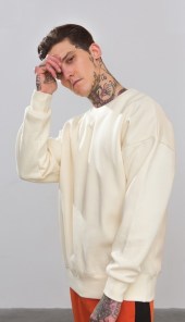 Обычный однотонный свитшот в ярких цветах фото