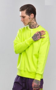 Обычный однотонный свитшот в ярких цветах фото